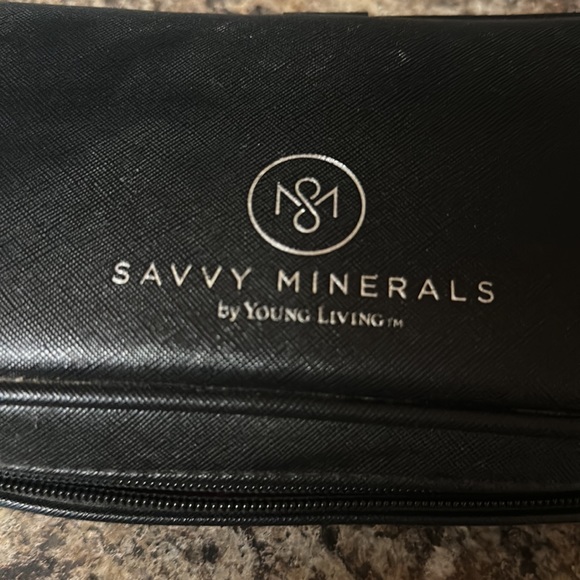 Young Living Savvy Minerals black EUC makeup cosmetic bag case - Picture 2 of 7